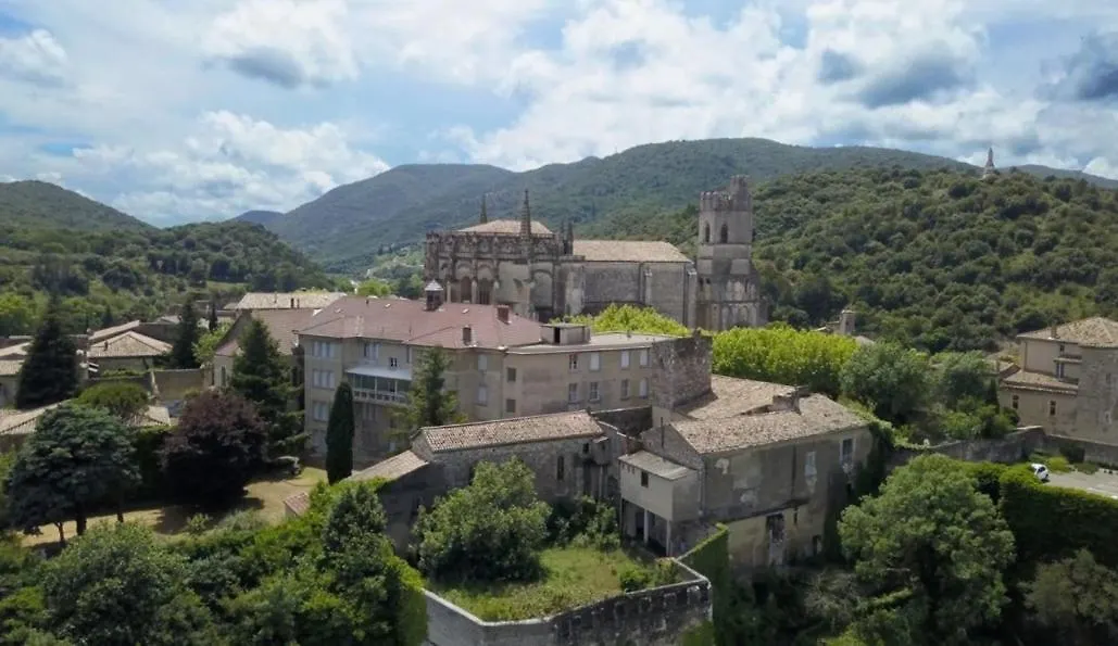 Gite D'Etape Et De Groupe Du Clos Saint Roch Viviers 0*,