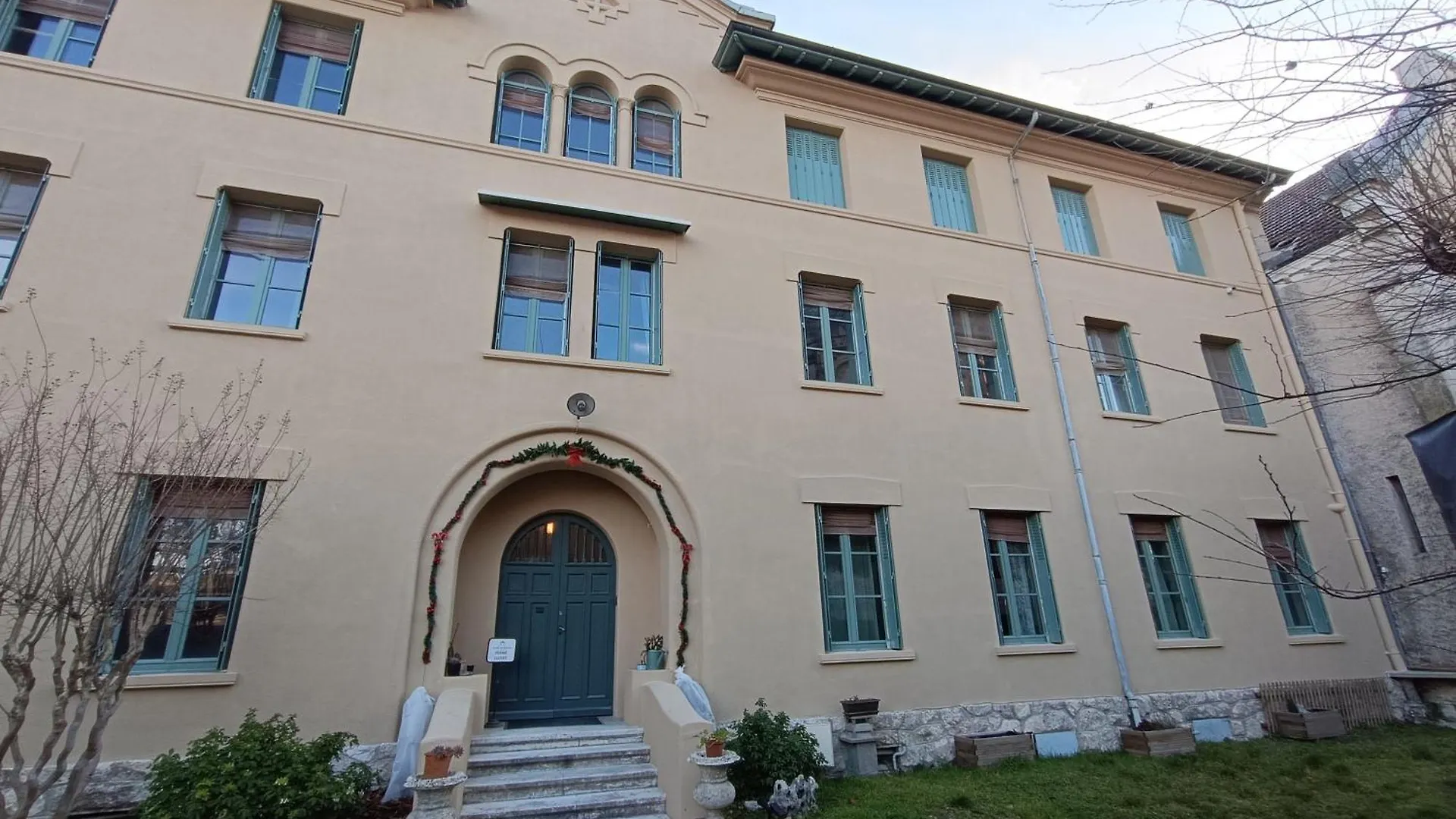 Gite D'Etape Et De Groupe Du Clos Saint Roch Viviers Bed & Breakfast