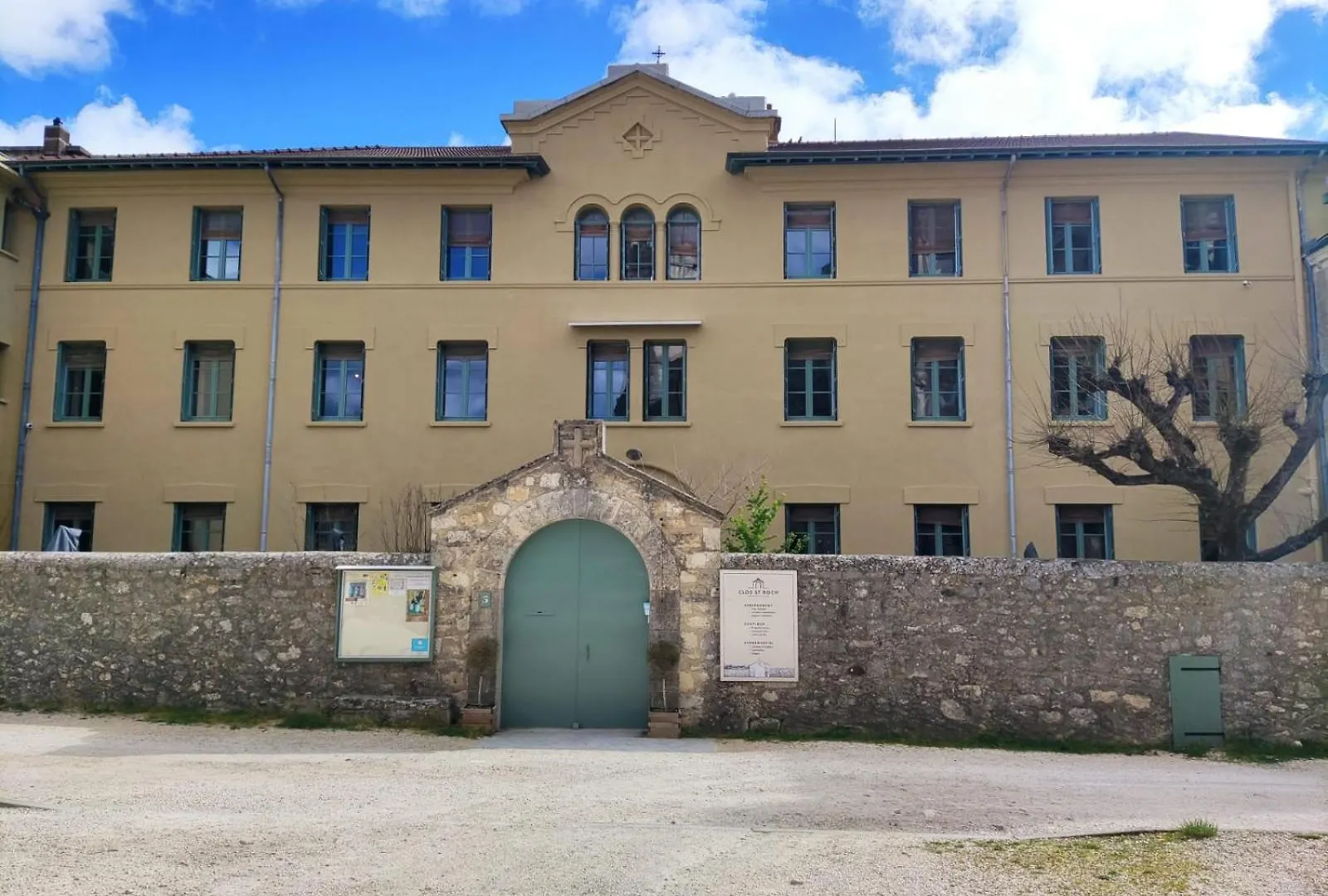 Gite D'Etape Et De Groupe Du Clos Saint Roch Viviers Bed & Breakfast